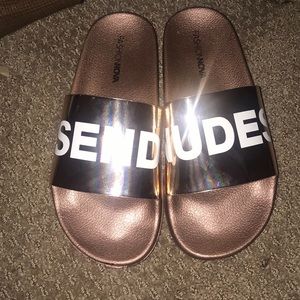 Fashion nova slides